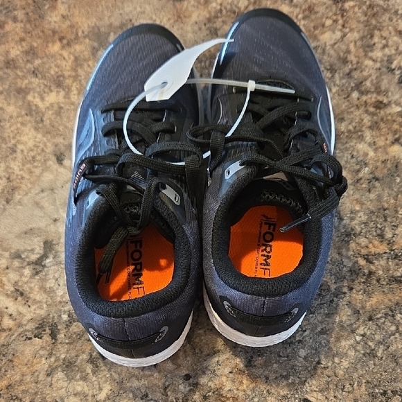 Saucony Size 3 NEW Black and Blue Boy's Sneakers - Picture 2 of 5